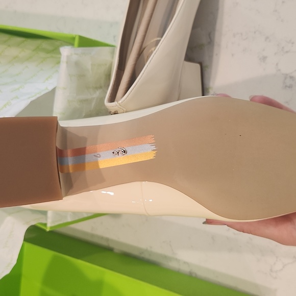 Sam Edelman Thalia Modern Ivory Patent Leather Pumps, size 7 - Picture 5 of 5